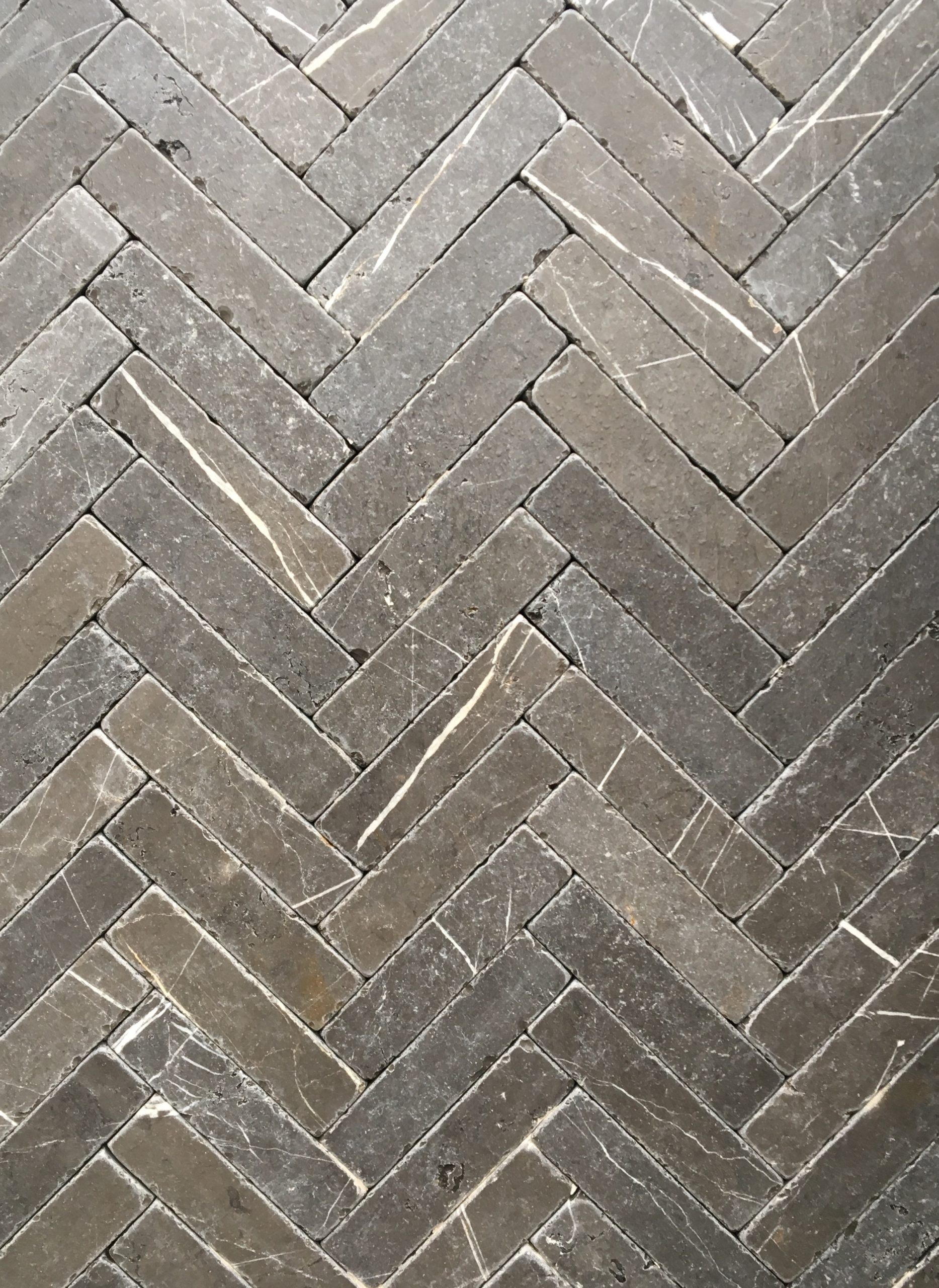 Tumbled Pietra Herringbone