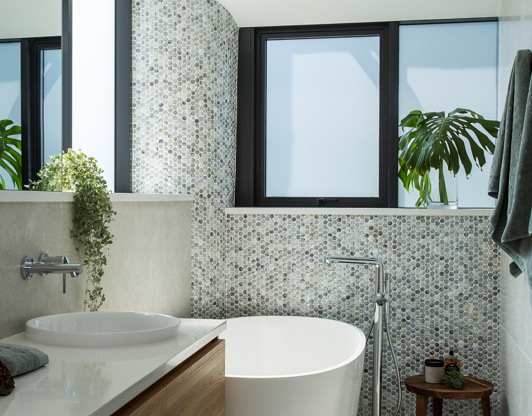 A Guide to Glass: Glass Mosaics in Interior Design